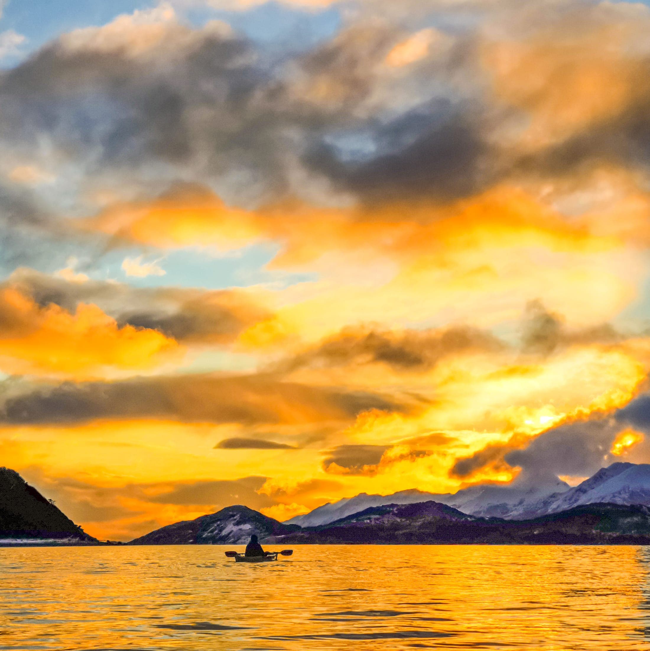 Atardecer en kayak en Caleta María, Seno Almirantazgo